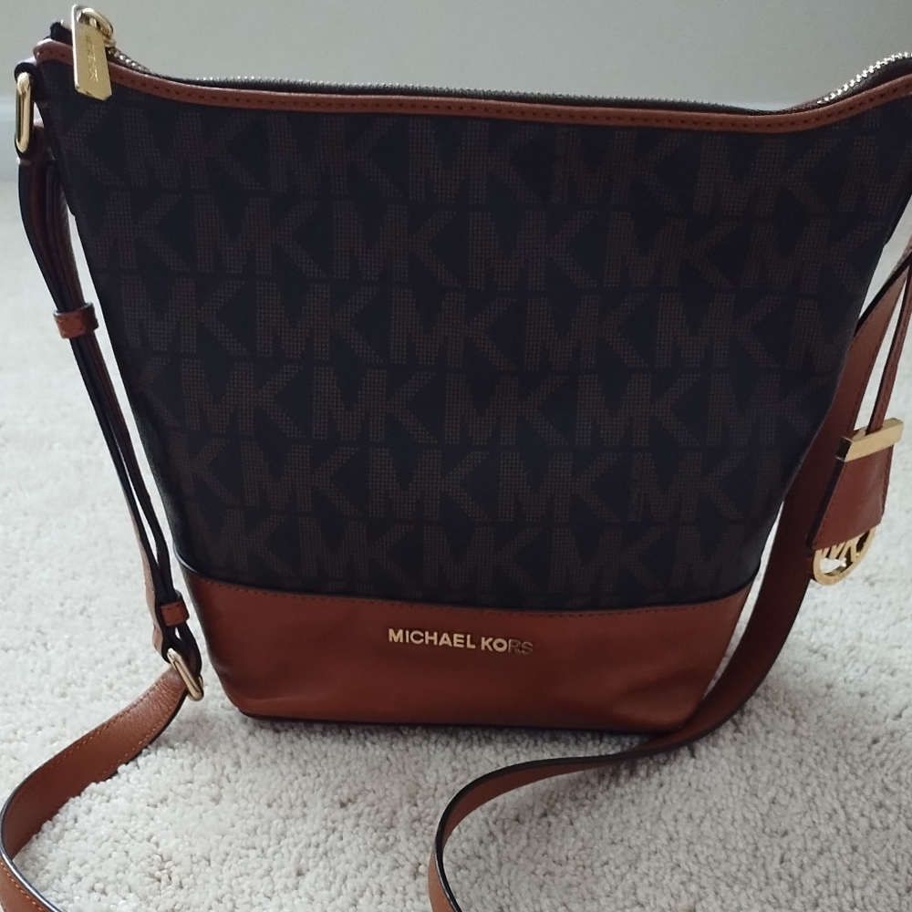 Michael kors Bedford Medium Signature Canvas and solid Leather crossbody bag.